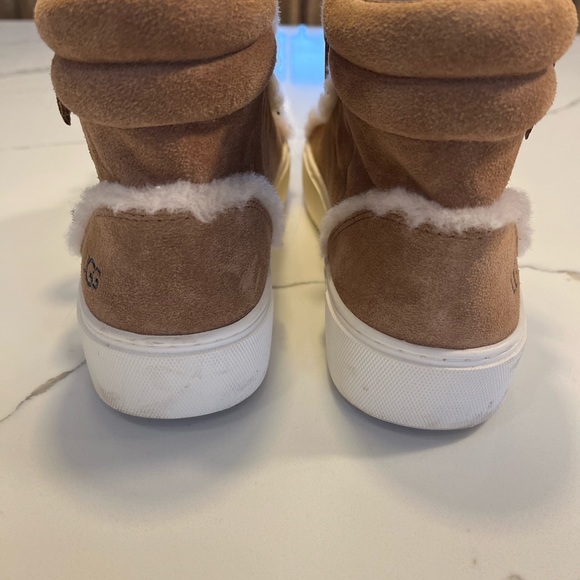 UGGS tan lace up suede high top shoe size 8.5, runs slightly small like a size 8 - Picture 8 of 11